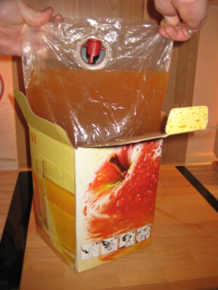 Abfüllung von pasteurisiertem Apfelsaft in Bag-in-Box Gebinde